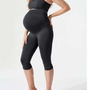 Blanqi Black Maternity Belly Support Crop Leggings Medium